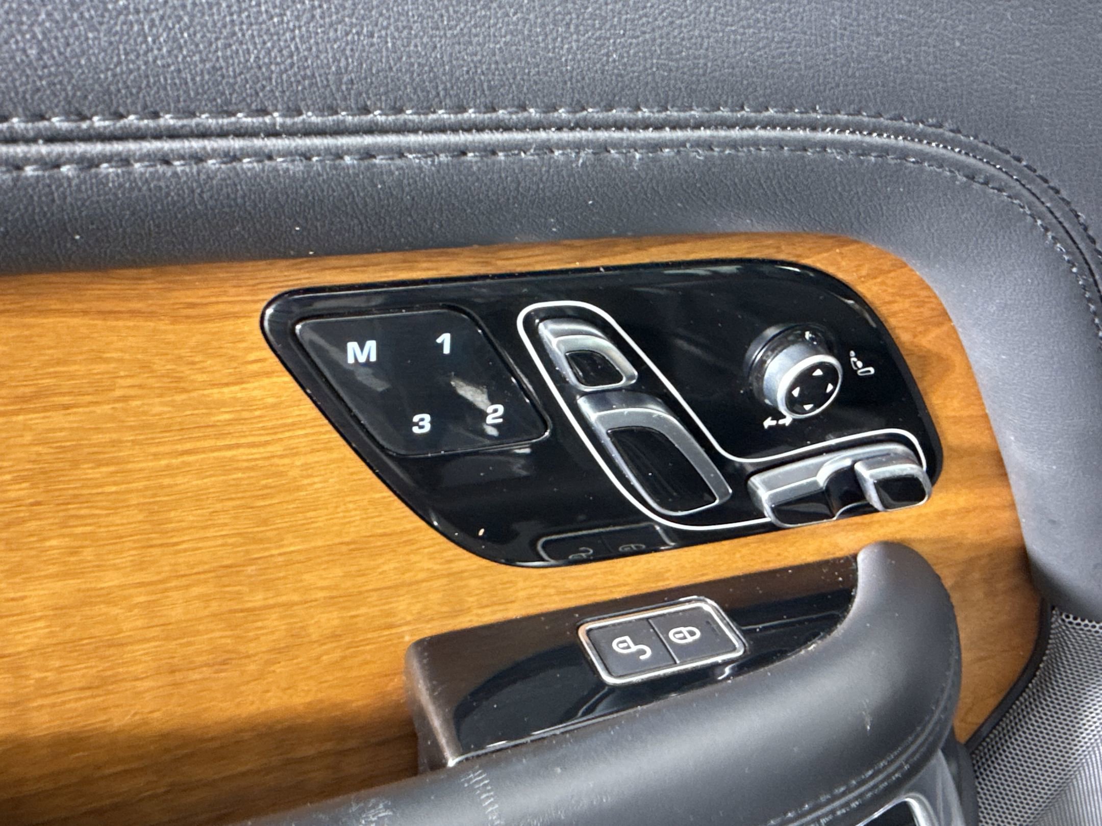 Used 2019 Land Rover Range Rover Supercharged AWD/4WD image 11