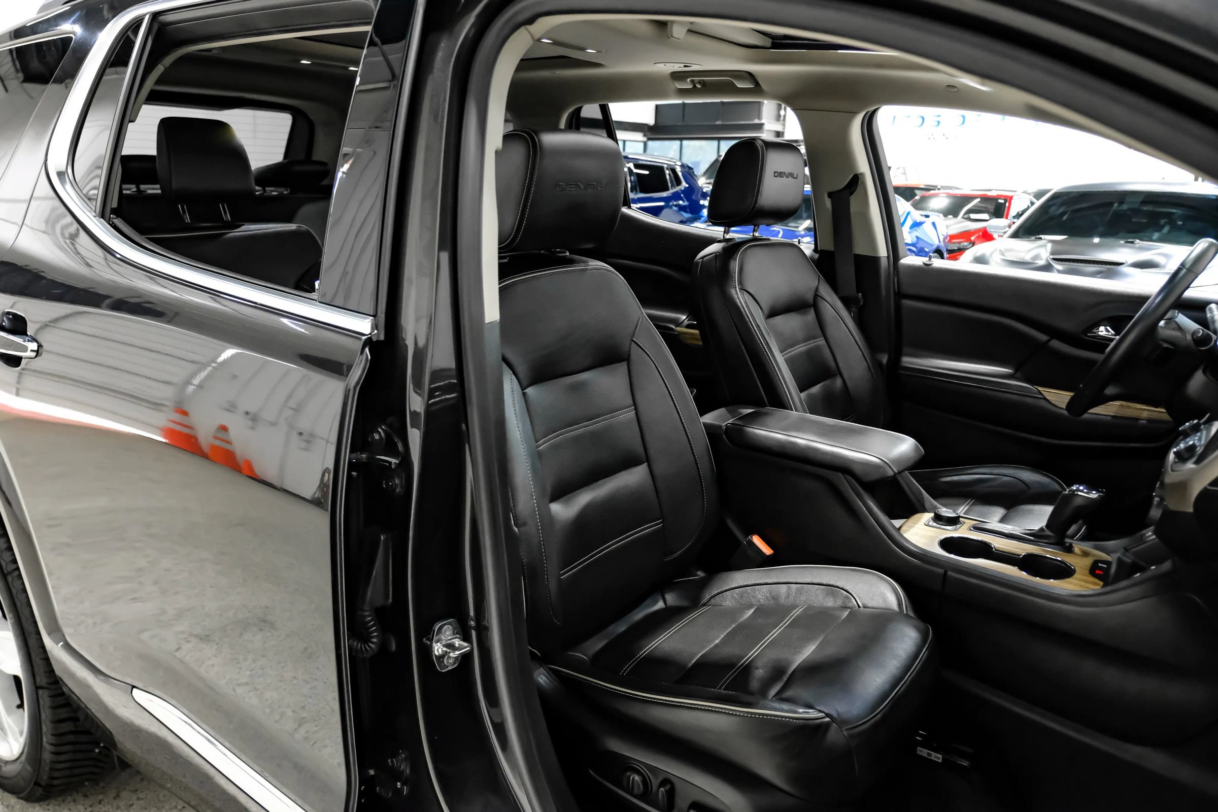 Used 2017 GMC Acadia Denali AWD/4WD image 28