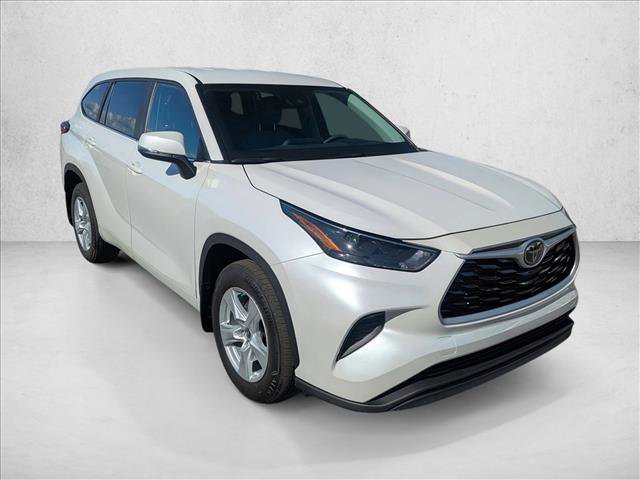 Used 2023 Toyota Highlander L video 3