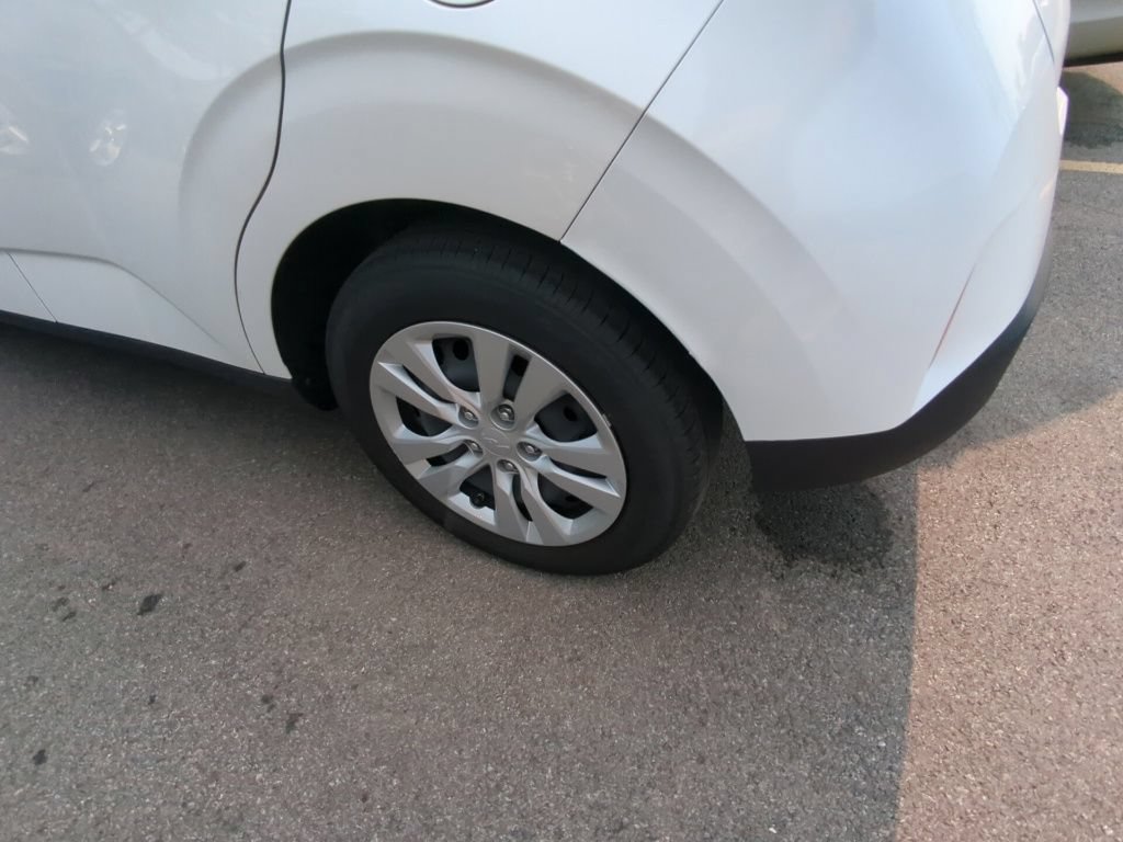 Used 2025 Kia Soul LX FWD image 5