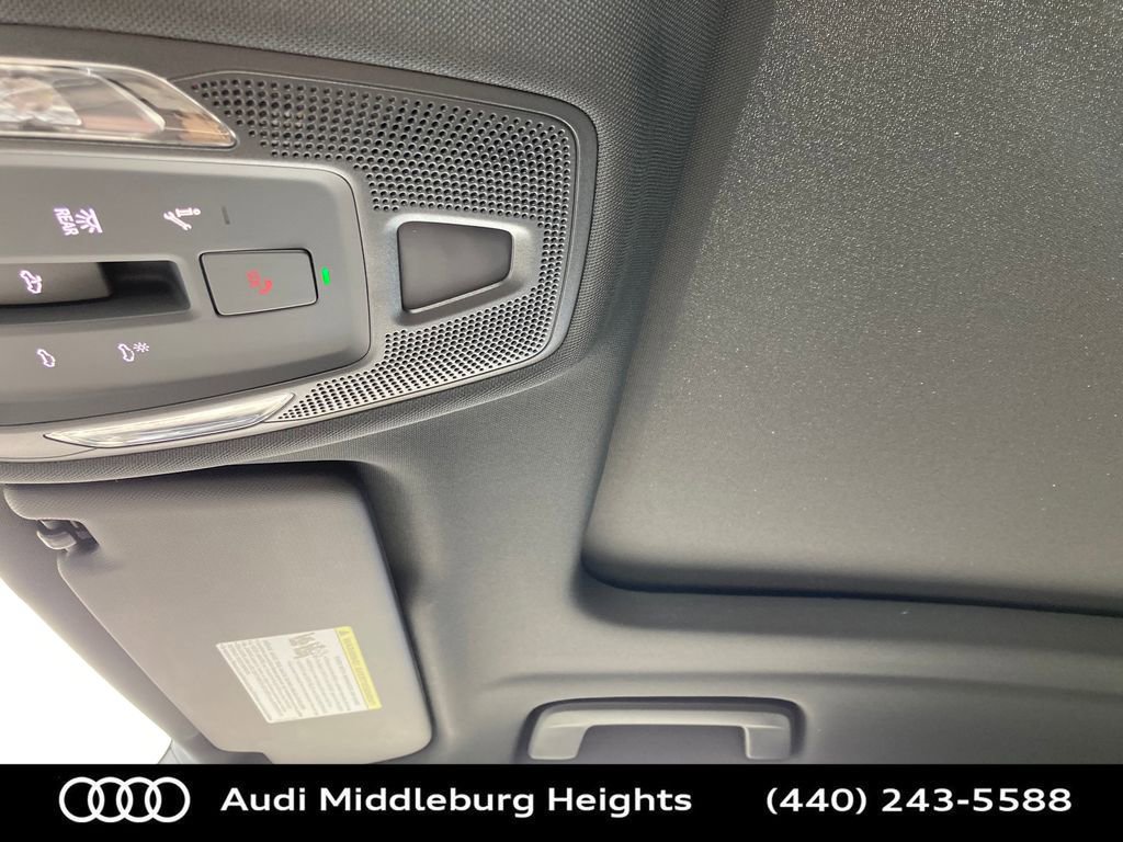 Used 2025 Audi Q5 Premium w/ Convenience Package image 41