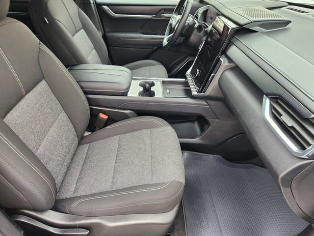 Used 2025 GMC Acadia Elevation image 14