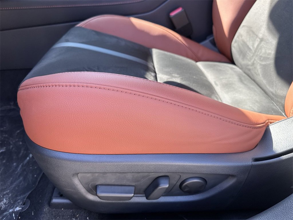 New 2024 MAZDA CX-30 Carbon image 42