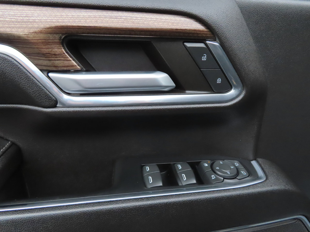 Used 2024 Chevrolet Silverado 3500 LT w/ Safety Package image 31