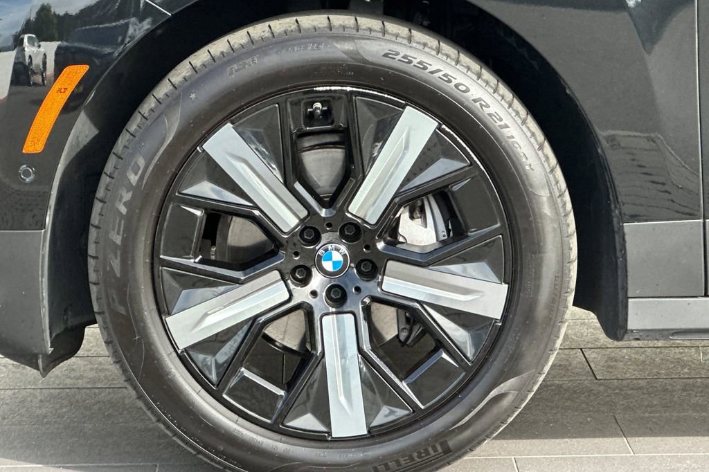 Used 2023 BMW iX xDrive50 AWD/4WD image 32