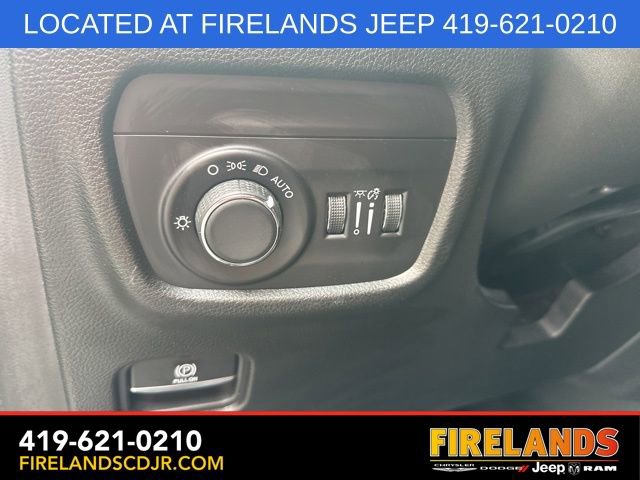Used 2023 Jeep Grand Cherokee L Laredo image 24