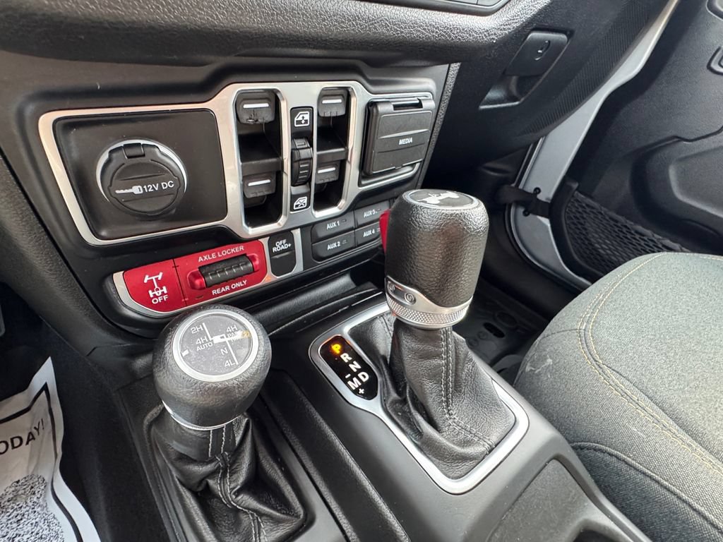 Used 2024 Jeep Wrangler Unlimited AWD/4WD image 29