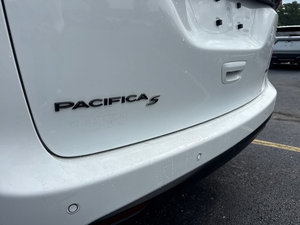 Used 2024 Chrysler Pacifica Touring-L w/ S Appearance Package AWD/4WD image 12