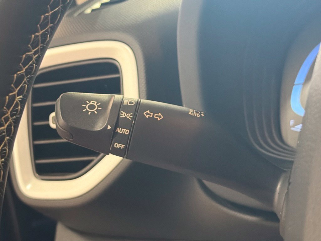 Certified 2024 Hyundai Venue Limited FWD image 35