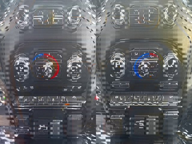 Used 2020 GMC Sierra 3500 AT4 w/ AT4 Premium Package image 30