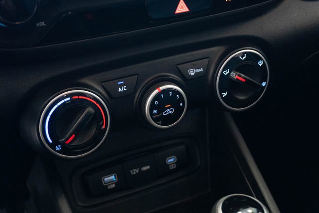 Used 2025 Hyundai Venue SE image 20