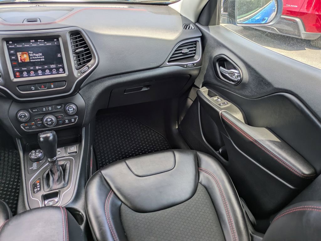 Used 2022 Jeep Cherokee Trailhawk image 19
