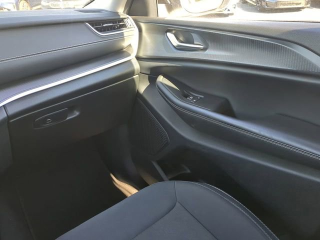 Certified 2023 Jeep Grand Cherokee Laredo image 19