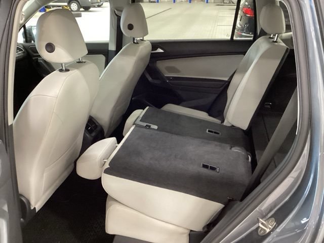 Used 2020 Volkswagen Tiguan SE w/ Panoramic Sunroof Package AWD/4WD image 13