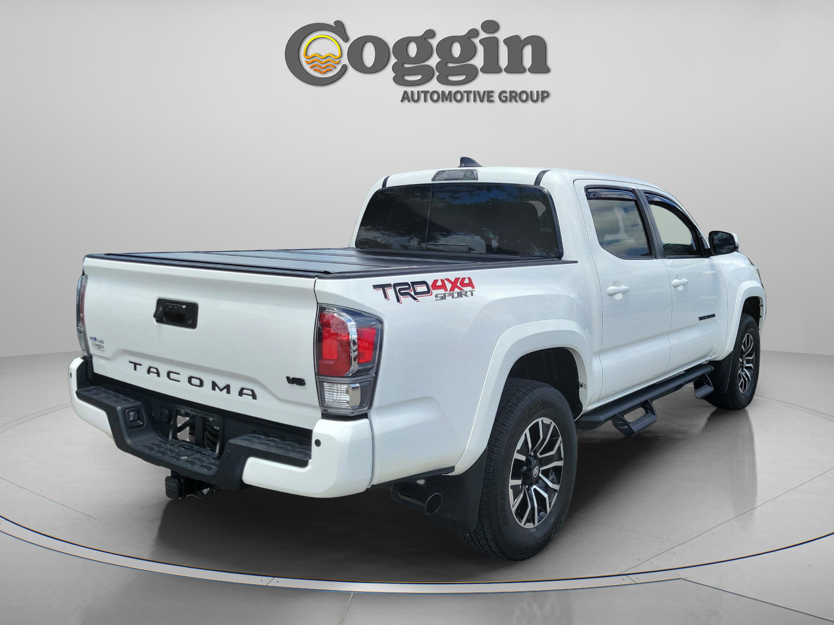 Used 2020 Toyota Tacoma TRD Sport w/ TRD Premium Sport Package AWD/4WD image 3