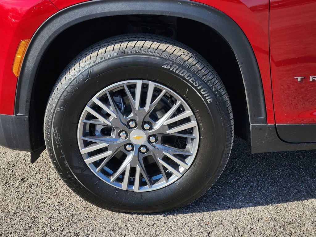 Used 2025 Chevrolet Traverse LT w/ Driver Confidence Package image 13