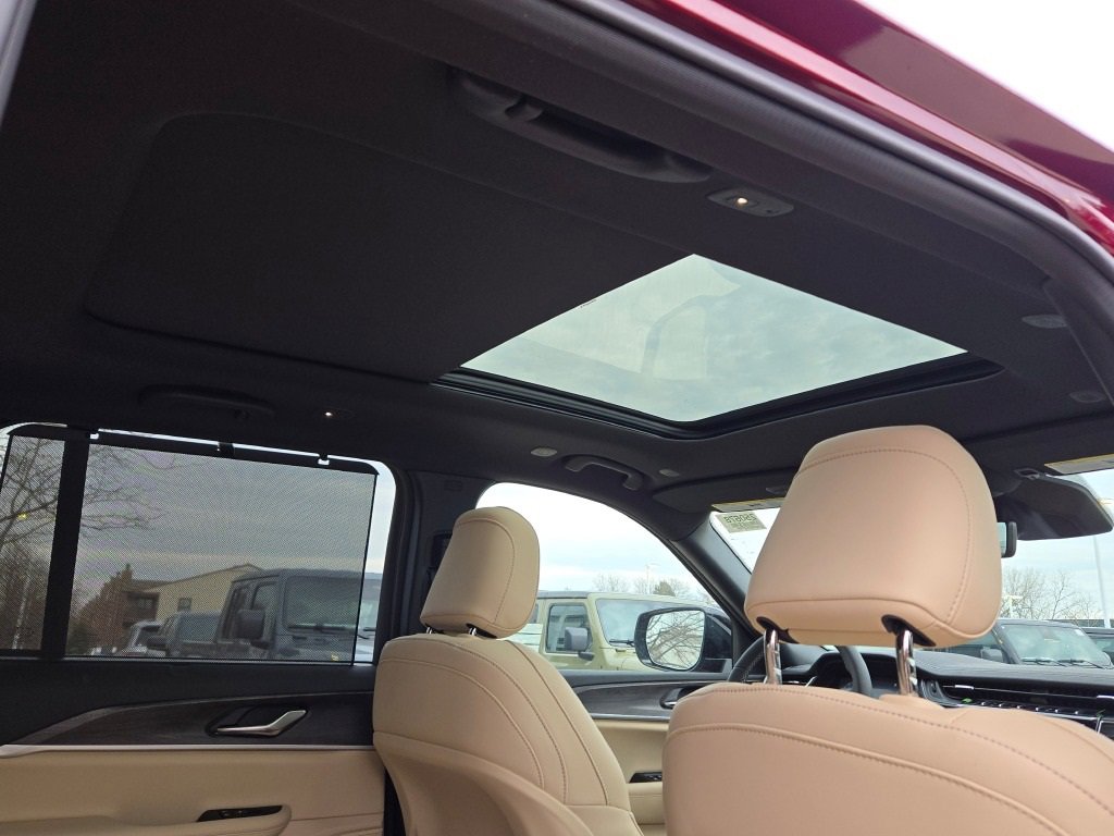 New 2025 Jeep Grand Cherokee Limited image 11