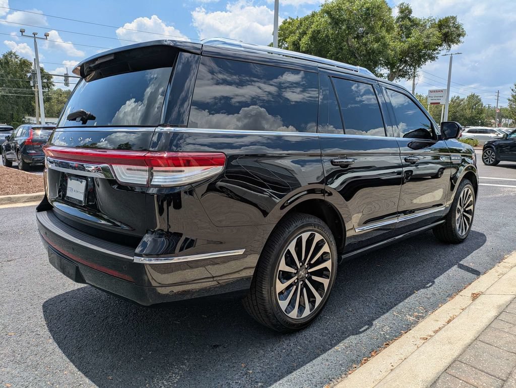 Used 2024 Lincoln Navigator Reserve AWD/4WD image 6