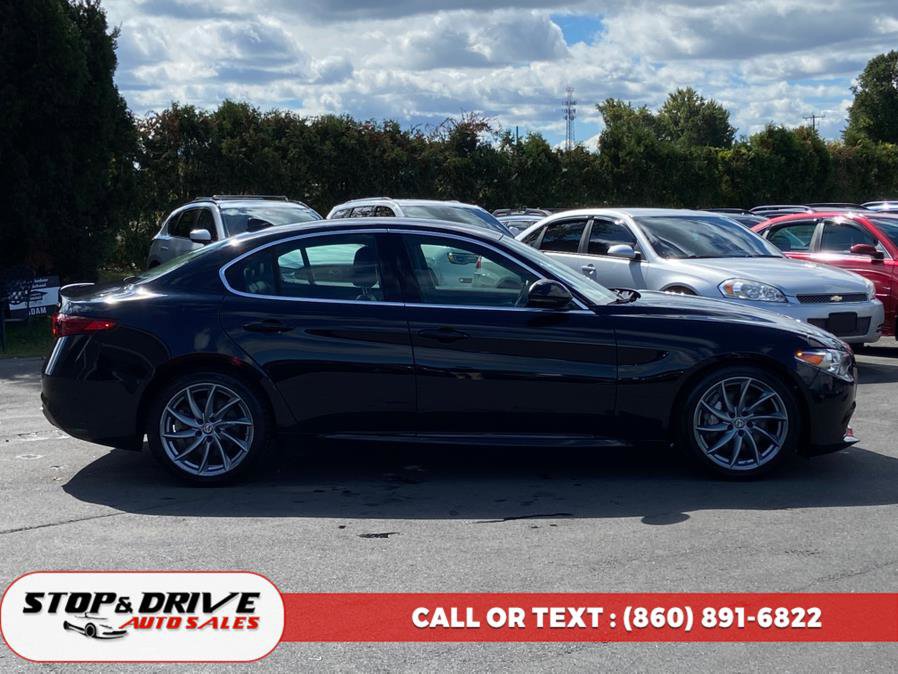 Used 2018 Alfa Romeo Giulia image 6