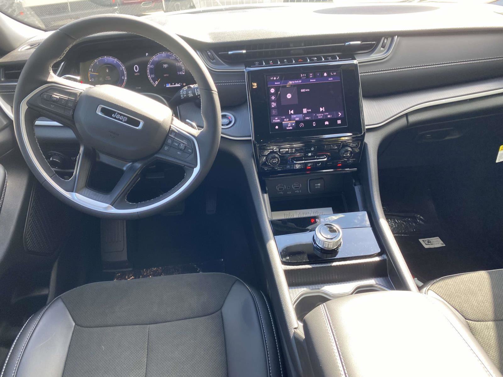 New 2025 Jeep Grand Cherokee L Altitude image 11