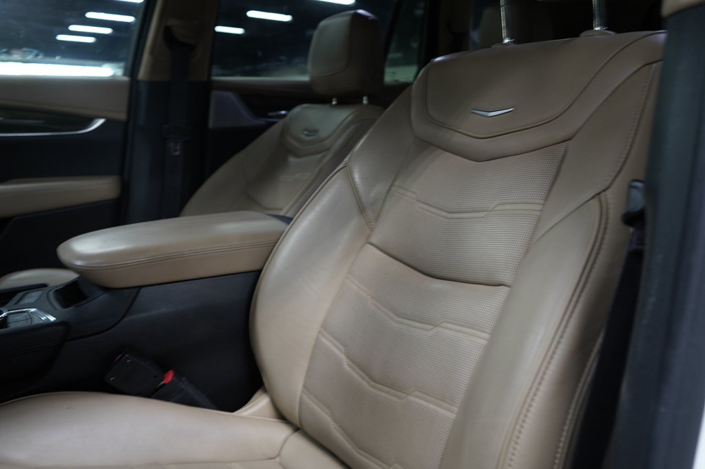 Used 2020 Cadillac XT6 Premium Luxury w/ Platinum Package FWD image 11