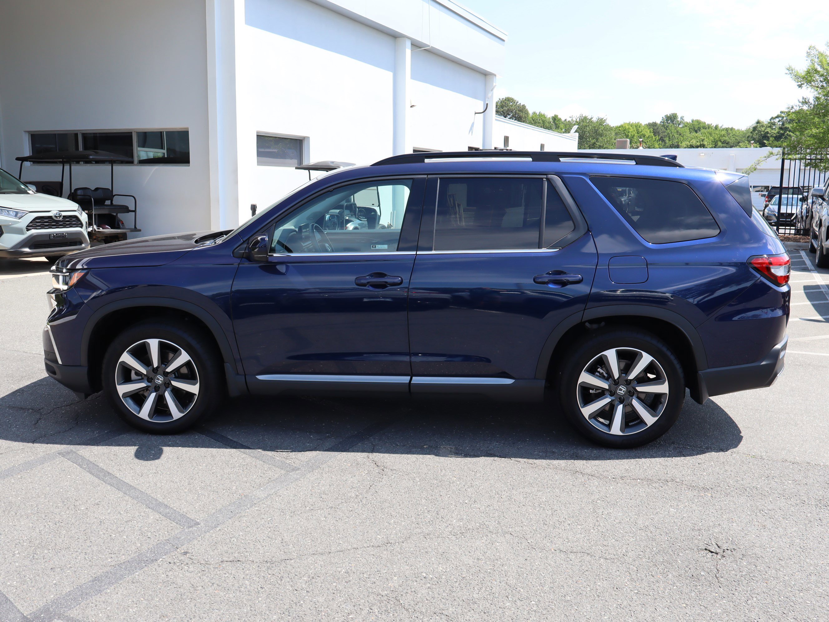 Used 2025 Honda Pilot Touring image 7