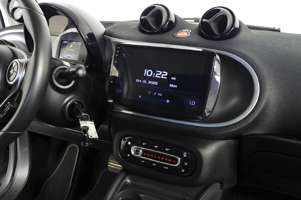 Used 2016 smart fortwo Proxy RWD image 15