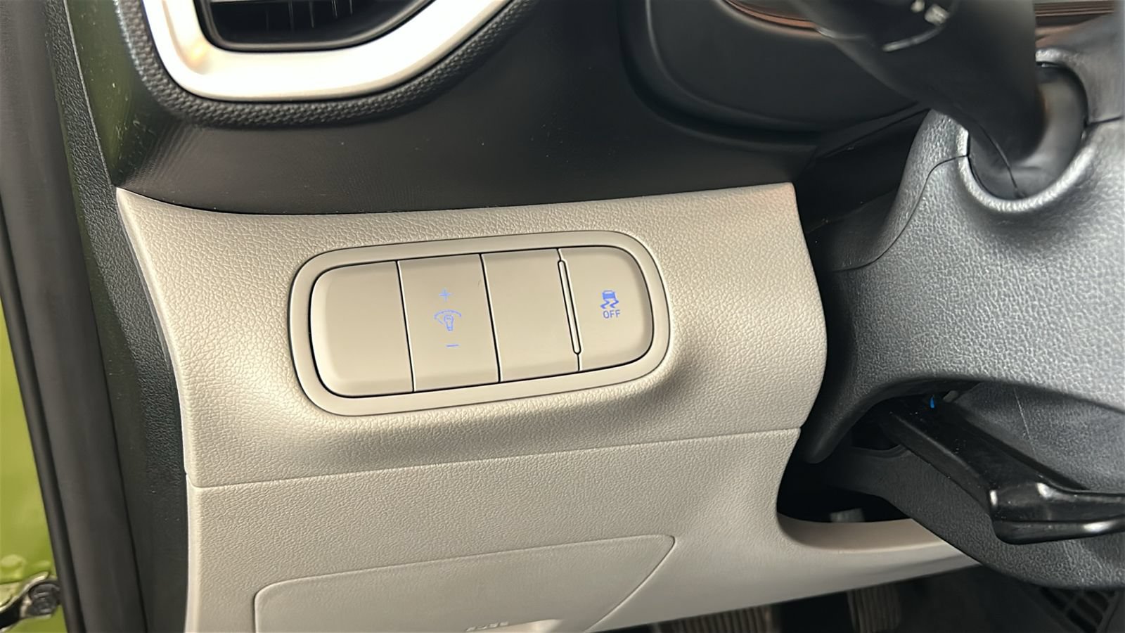 Certified 2023 Hyundai Venue SEL FWD image 24