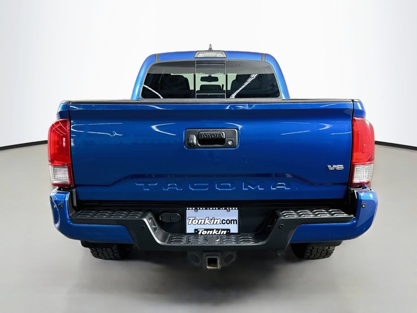 Used 2017 Toyota Tacoma TRD Off-Road w/ Premium & Technology Package AWD/4WD image 7