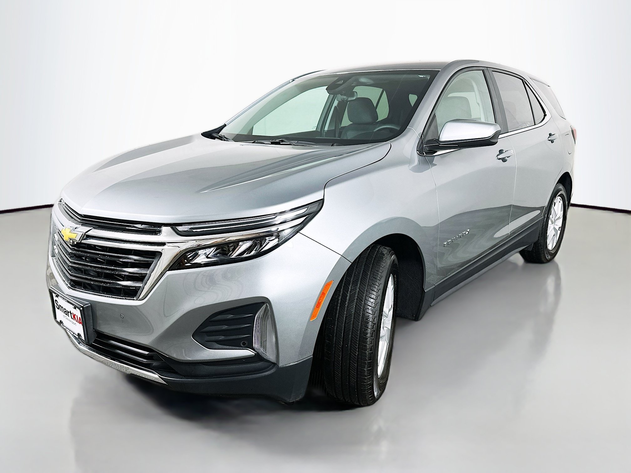 Used 2024 Chevrolet Equinox LT w/ LPO, Floor Liner Package FWD image 3