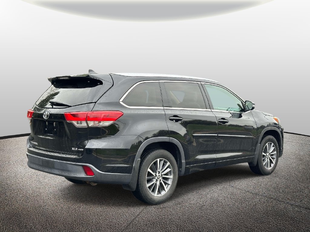 Used 2018 Toyota Highlander XLE w/ Protection Package #3 AWD/4WD image 2