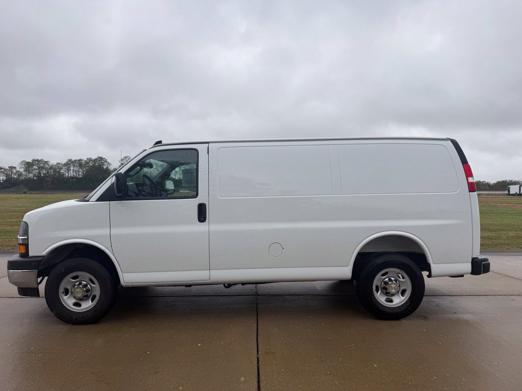 Used 2025 Chevrolet Express 2500 w/ Driver Convenience Package RWD image 8