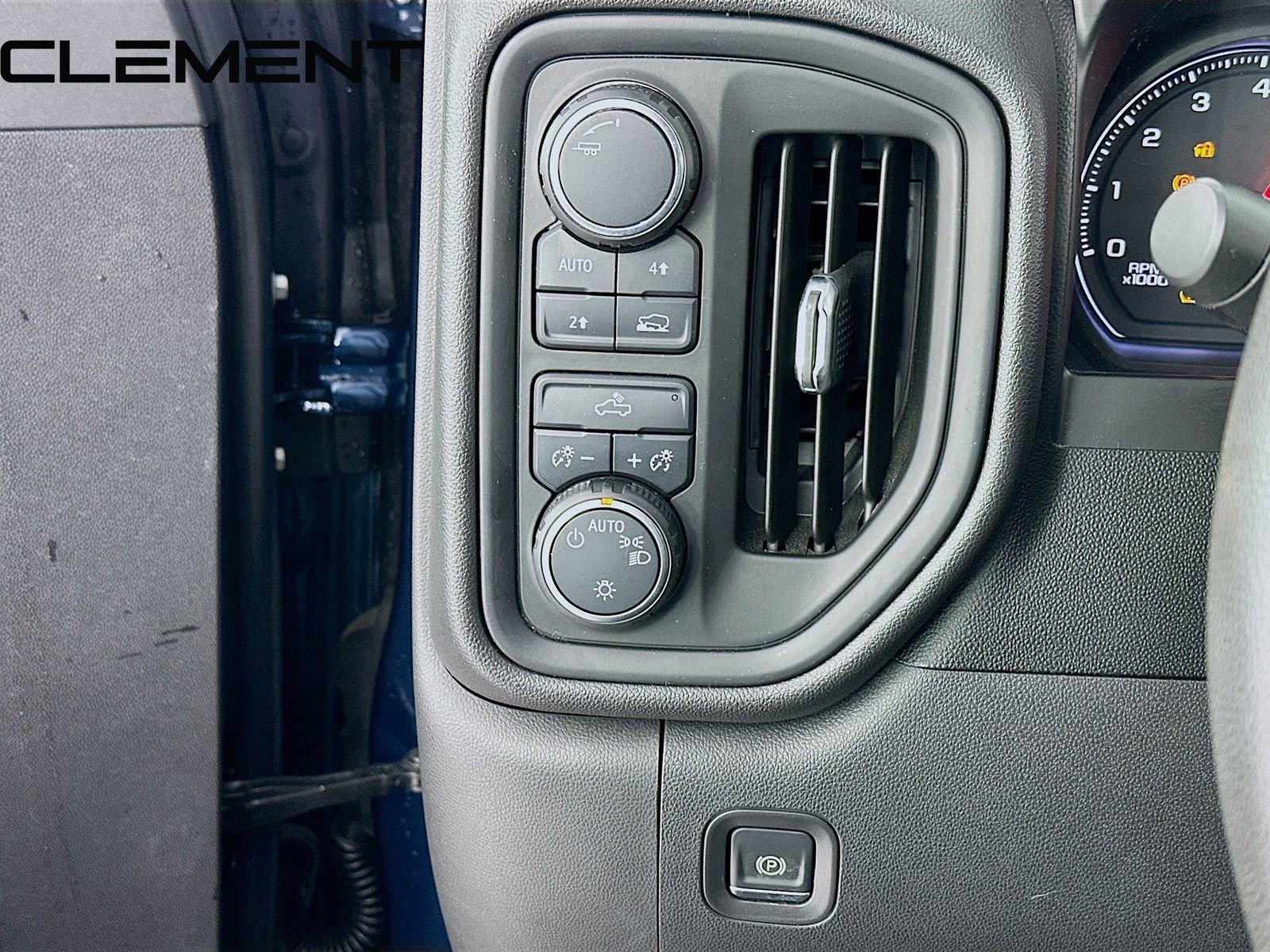 Used 2020 Chevrolet Silverado 1500 Custom w/ Custom Value Package image 12