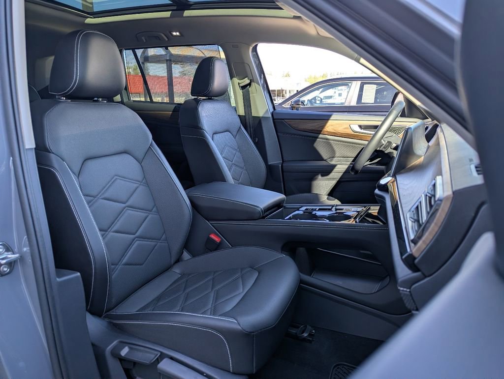 Used 2025 Volkswagen Atlas SE w/ Panoramic Sunroof Package AWD/4WD image 37