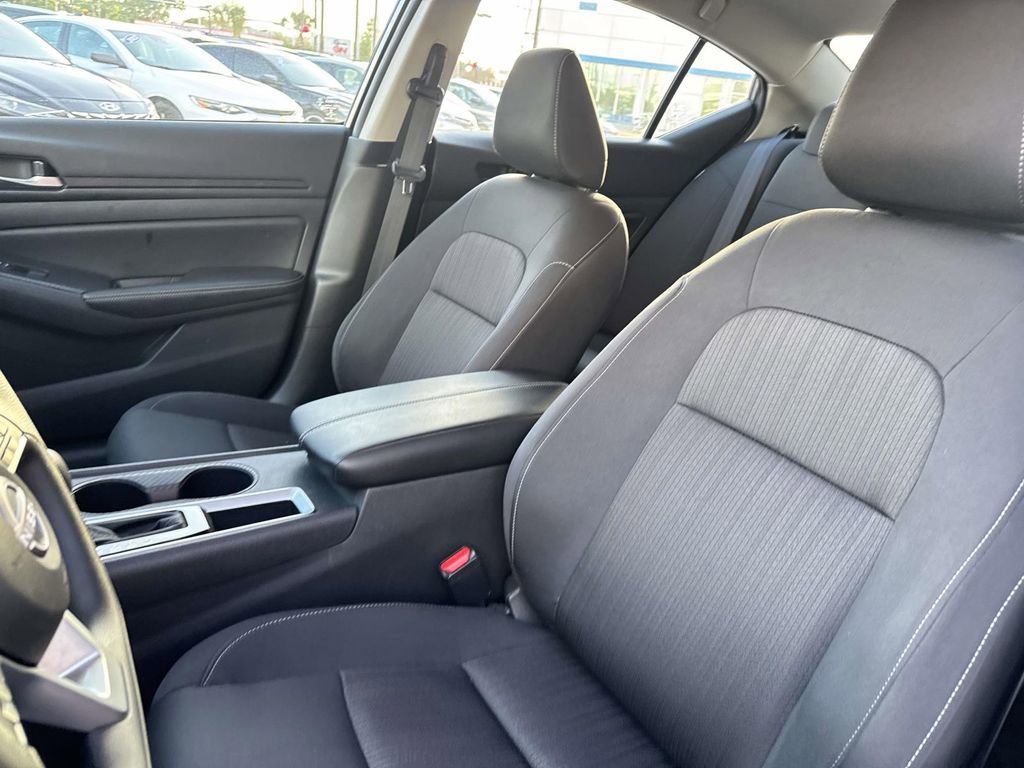 Used 2025 Nissan Altima 2.5 SV image 17