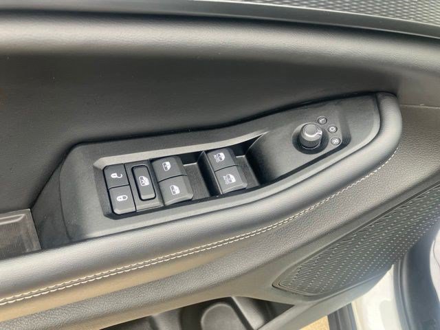 Used 2023 Jeep Grand Cherokee Altitude AWD/4WD image 10