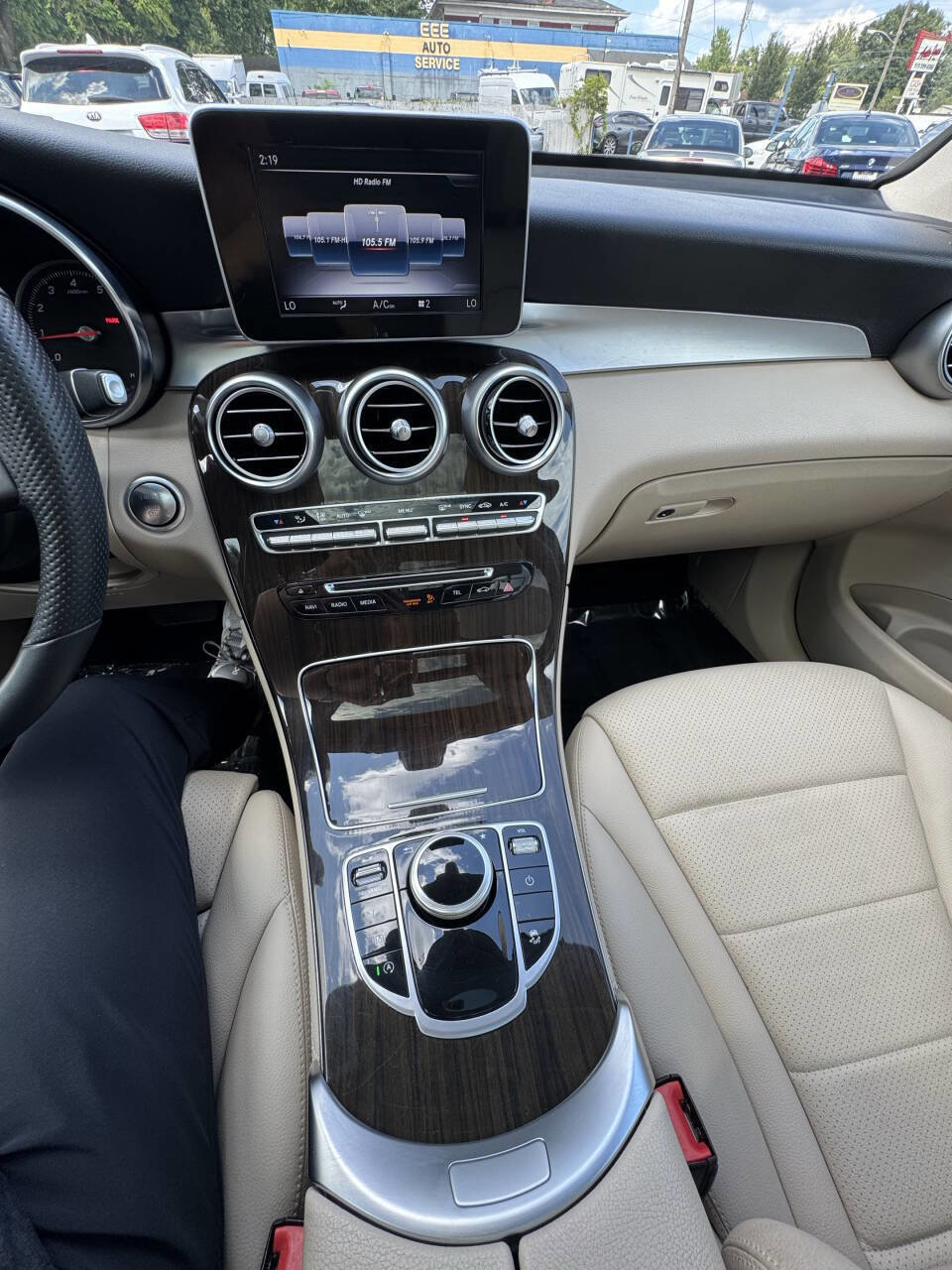 Used 2019 Mercedes-Benz GLC 300 4MATIC image 28