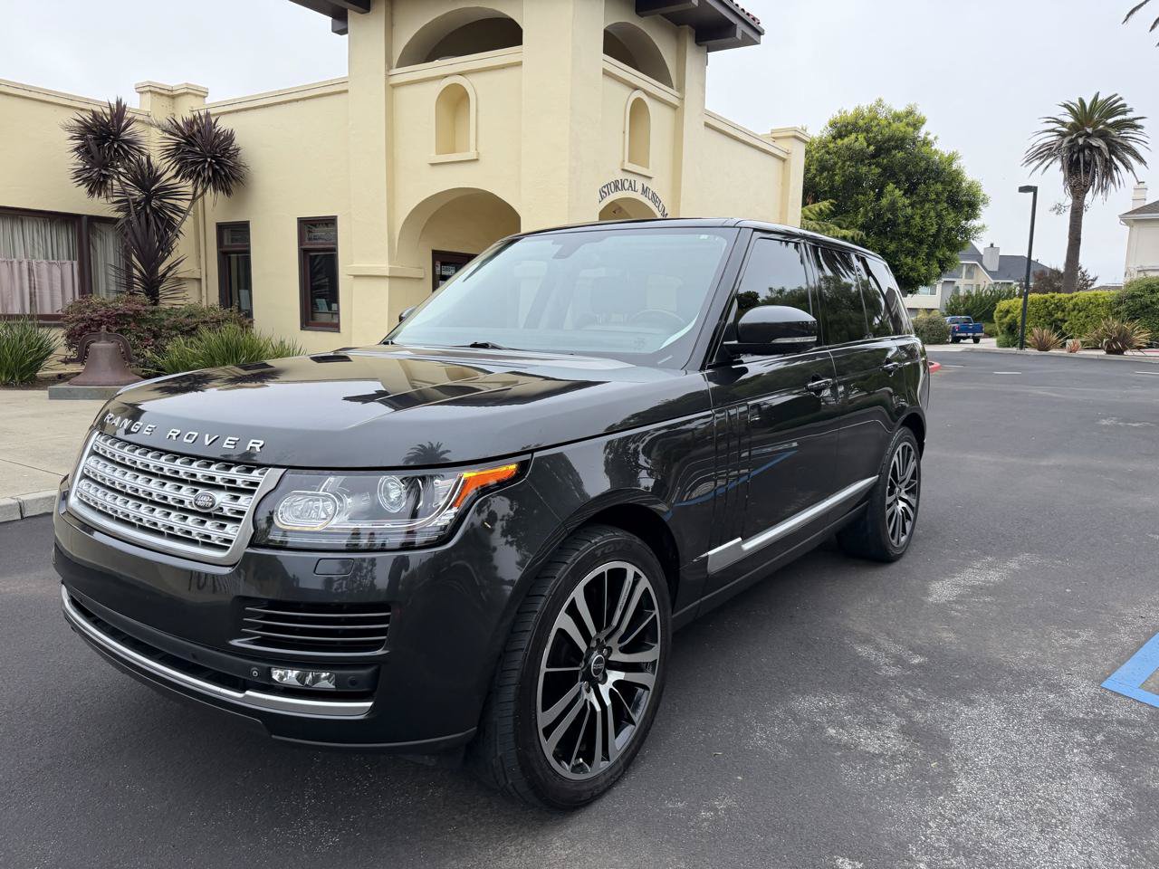 Used 2014 Land Rover Range Rover Supercharged AWD/4WD image 2
