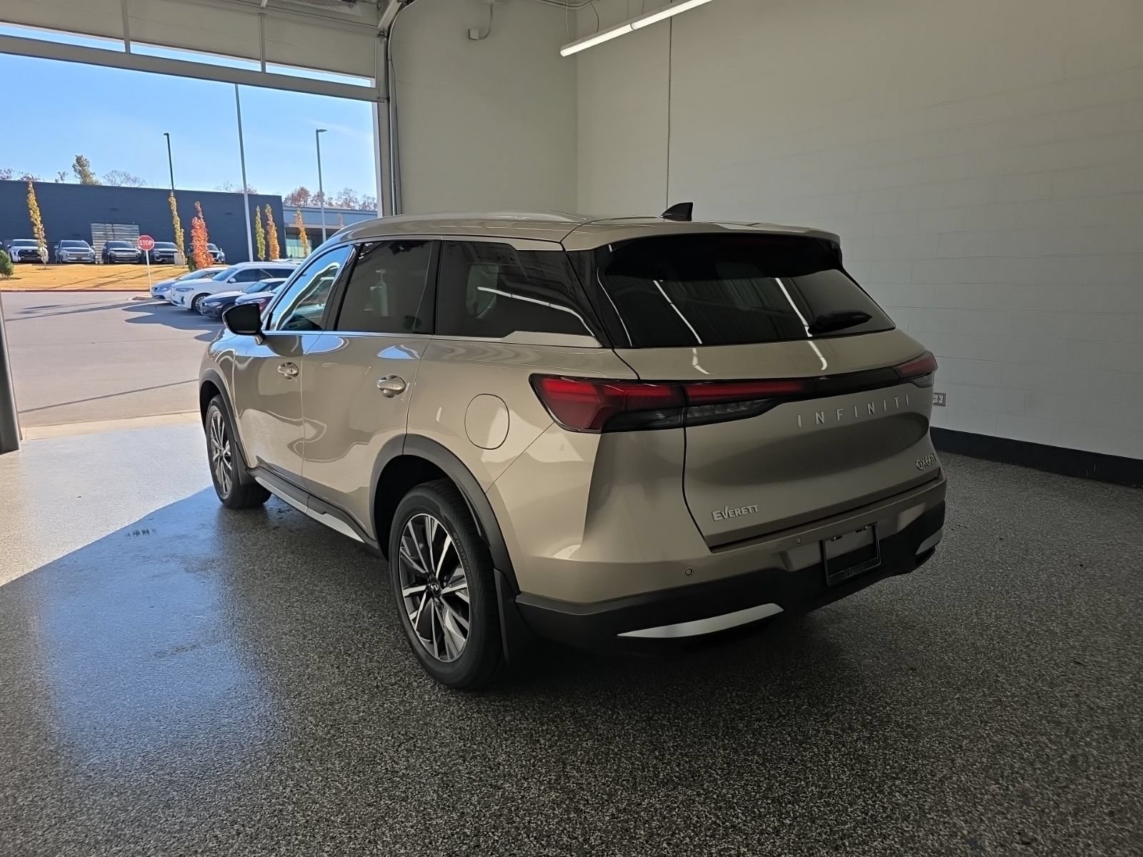 Certified 2026 INFINITI QX60 Luxe w/ Cargo Package AWD/4WD image 3