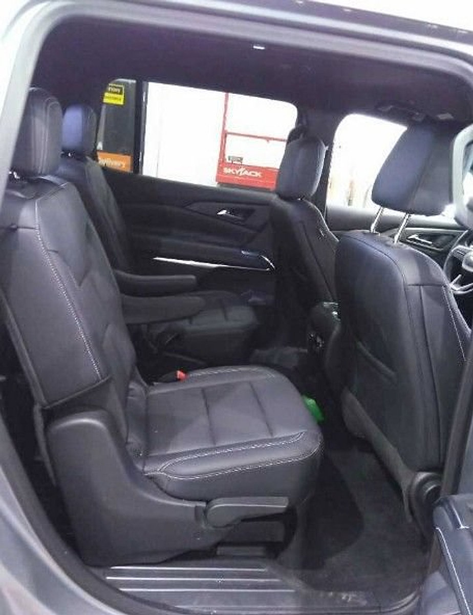 Used 2025 Chevrolet Traverse LT AWD/4WD image 12