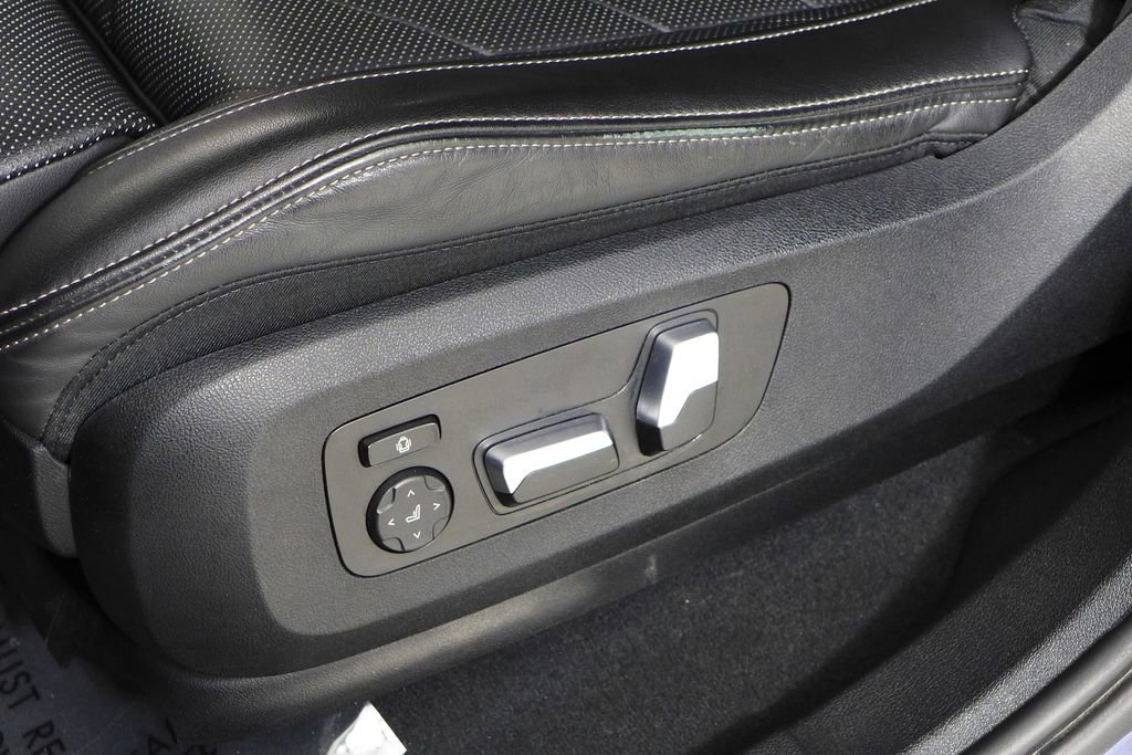 Certified 2023 BMW X6 xDrive40i w/ M Sport Package image 23