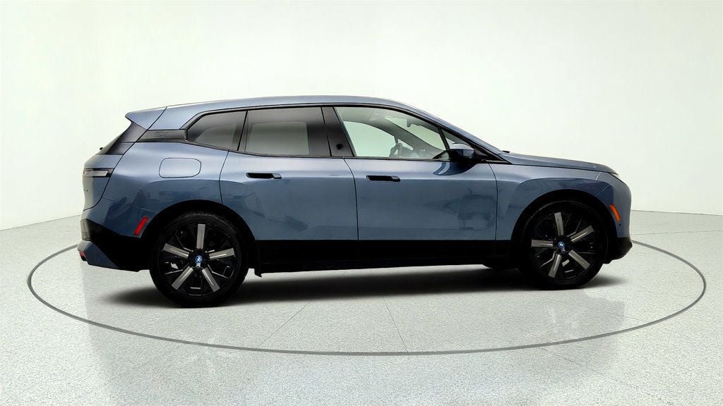 Used 2024 BMW iX xDrive50 w/ Premium Package AWD/4WD image 4
