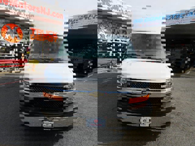 Used 2017 Chevrolet Express 3500 image 10