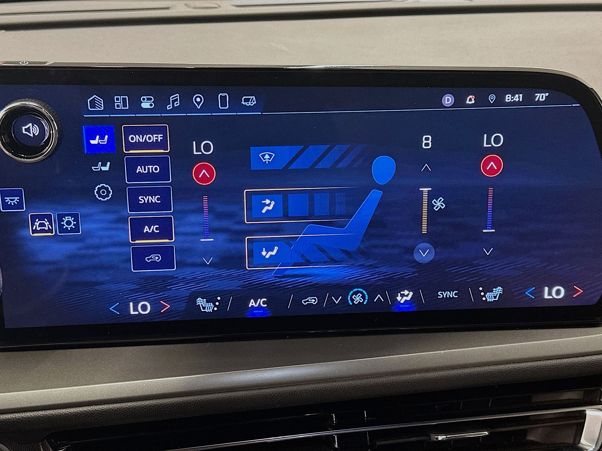 Used 2025 Chevrolet Traverse LT image 24