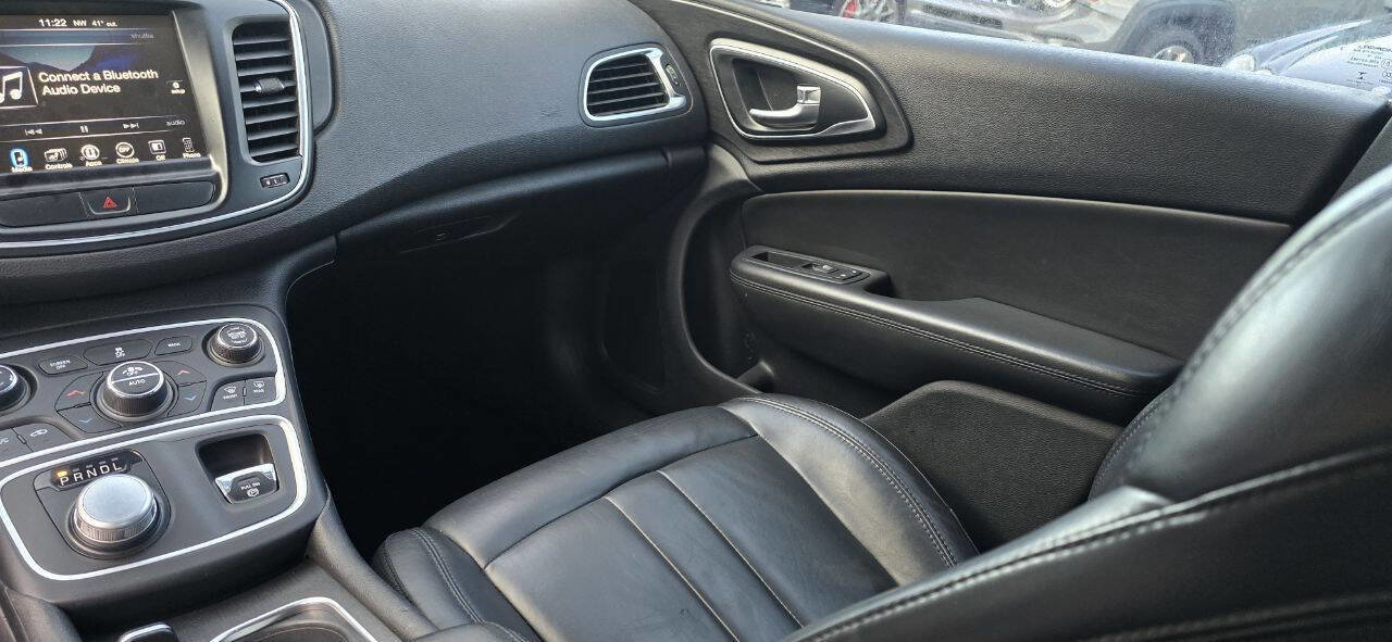 Used 2017 Chrysler 200 Limited Platinum w/ Comfort & Convenience Group image 15