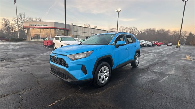 Used 2019 Toyota RAV4 LE image 2