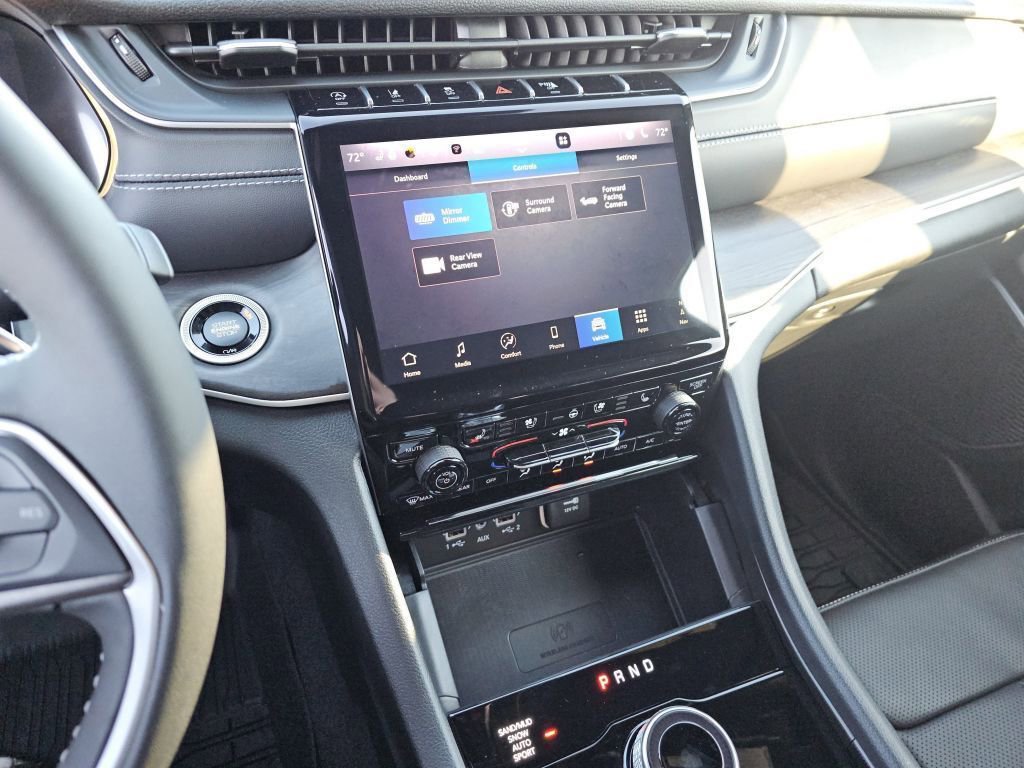 Used 2025 Jeep Grand Cherokee Limited w/ Luxury Tech Group II image 34