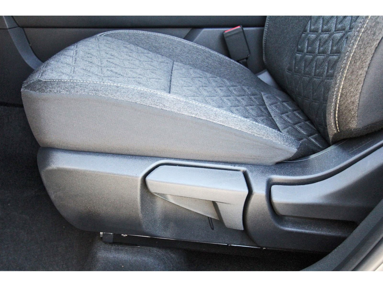 Certified 2025 Nissan Kicks SV image 28