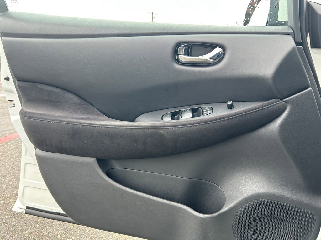 Used 2017 Nissan Leaf S image 22