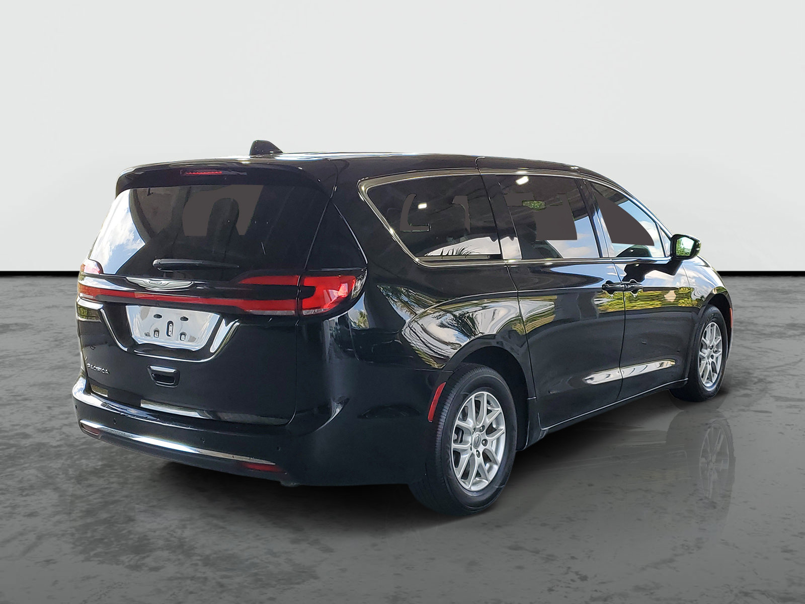 Certified 2025 Chrysler Pacifica Select FWD image 2